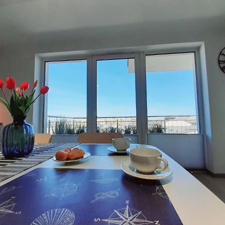 Apartament Kapitanski Mostek 17A Z Widokiem Na Port I Latarnie Morska Oraz Garazem Apartment Kolobrzeg Bagian luar foto