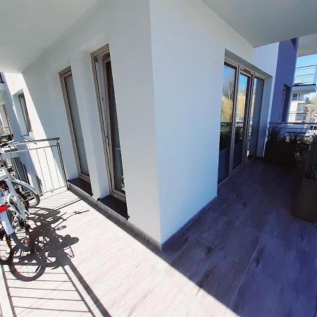 Apartament Kapitanski Mostek 17A Z Widokiem Na Port I Latarnie Morska Oraz Garazem Apartment Kolobrzeg Bagian luar foto