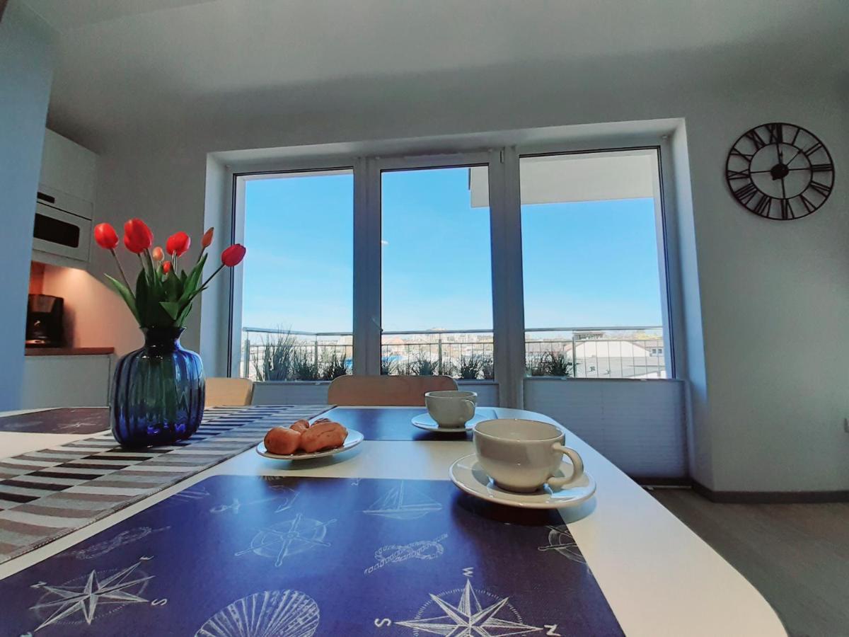 Apartament Kapitanski Mostek 17A Z Widokiem Na Port I Latarnie Morska Oraz Garazem Apartment Kolobrzeg Bagian luar foto